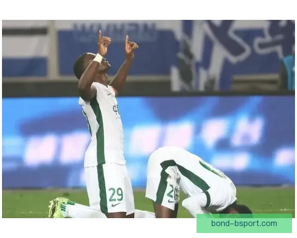 恩加德乌在北京国安后防线发挥核心作用 多次头球破门助球队稳固防守