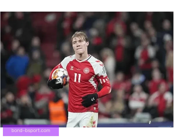 曼联正式宣布霍伊伦德将身披9号球衣征战新赛季