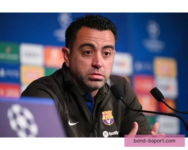 科瓦奇红牌罚下阿劳霍引爆欧战争议哈维暴怒抗议巴萨巴黎判罚风波