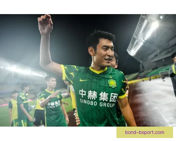 卡梅略在奥运会决赛中梅开二度助力球队夺金荣耀